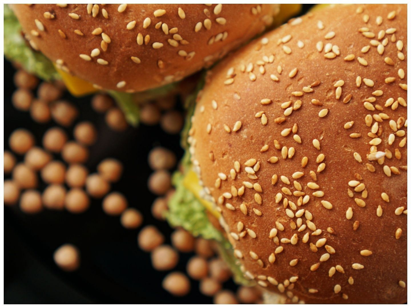 Keeping a check on your calories intake (Image via Vecteezy)